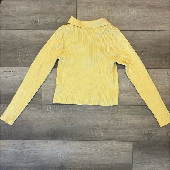 Yellow collard long sleeve - Picture 2 of 3